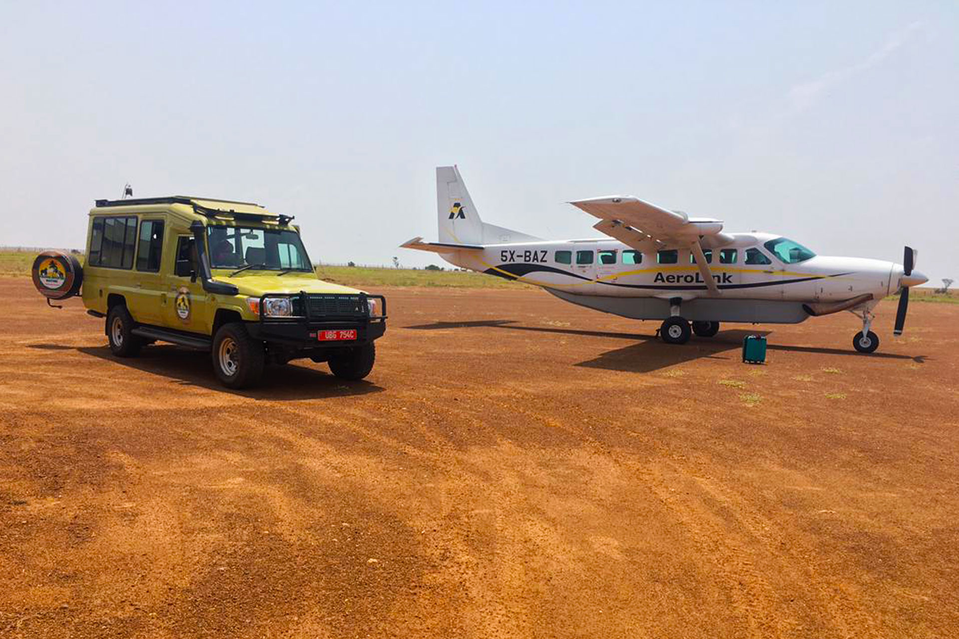 fly-in-safaris-in-uganda